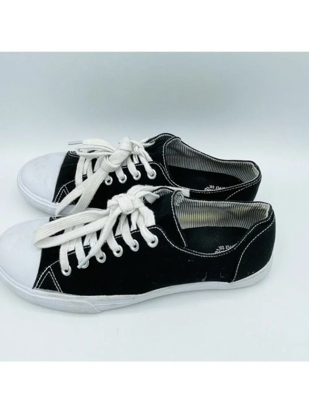Mossimo Supply Co. Shoes Womens Size 8 Black White Comfort Sneakers Lace Up